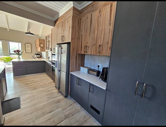 2 BEDROOM HOUSE FOR SALE IN OUTENIQUASBOSCH